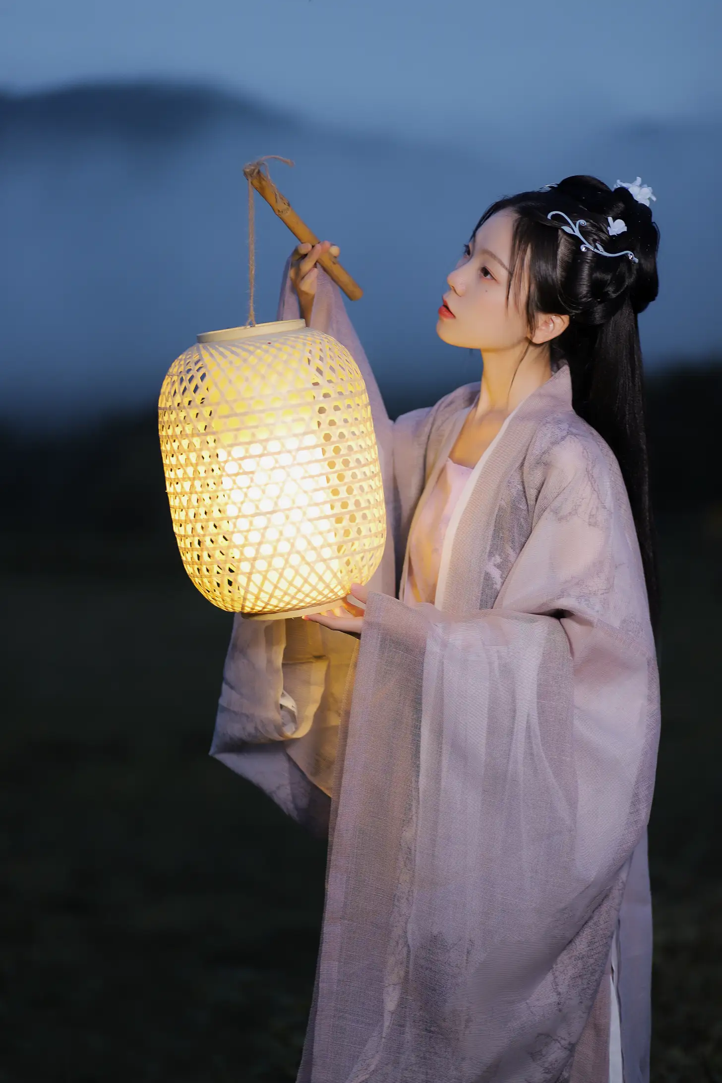 [YITUYU] 2022.02.05 Vol.753 – Hold a lantern to illuminate the rivers and mountains A sweetheart#[22P]-6